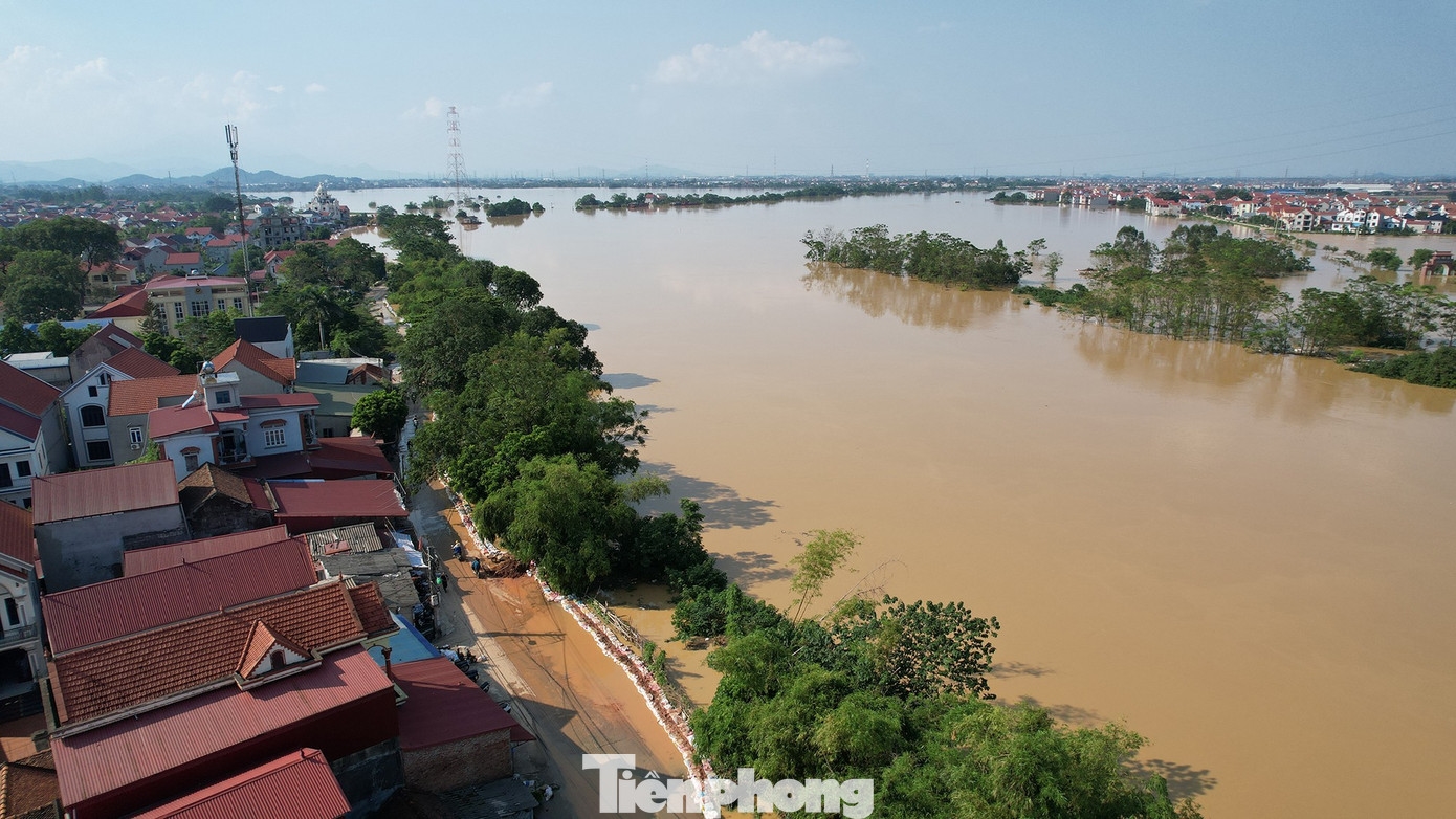 Hà Nội lên phương án di dời gần 36 000 người bị nước lũ bao vây