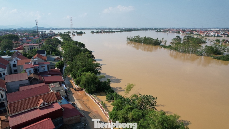 Hà Nội lên phương án di dời gần 36 000 người bị nước lũ bao vây