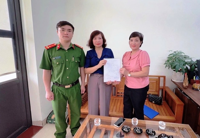 Tài khoản nhận được 20 tỷ đồng, cô giáo Nguyễn Thúy Hiền ở Ninh Bình lập tức báo công an