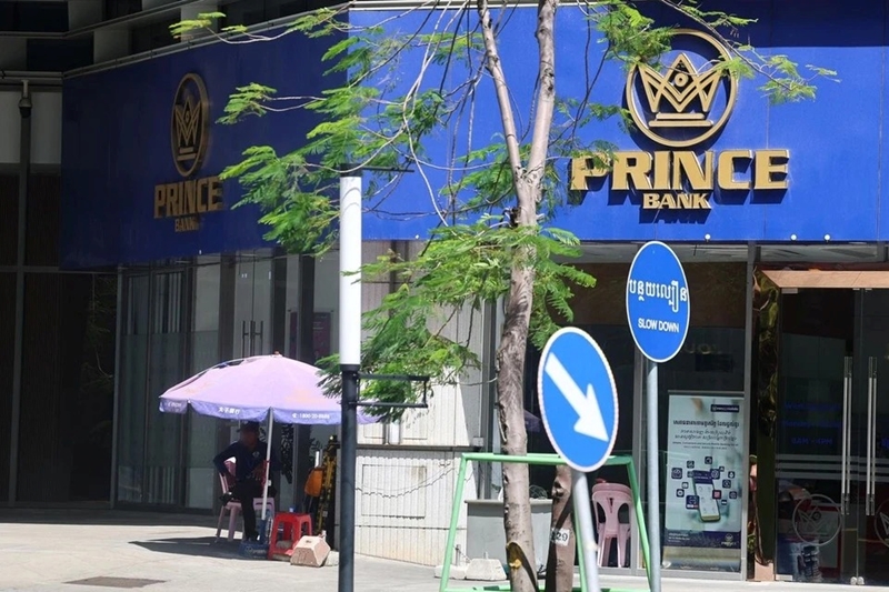 Người dân Campuchia đổ xô rút tiền khỏi ngân hàng của tỷ phú Trần Chí