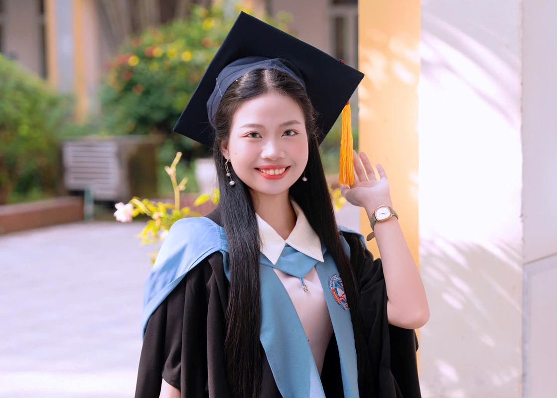 Cô gái sinh năm 2000 lấy bằng tiến sĩ sau 3,5 năm  Trường hợp hiếm có