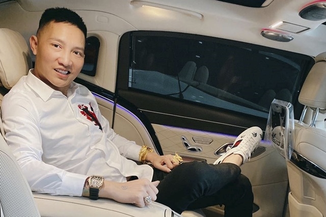 Huấn Hoa Hồng gặp ‘biến căng’ trong kinh doanh, lộ bí mật đằng sau dàn siêu xe bạc tỷ