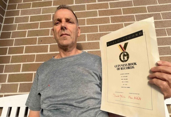 Người đàn ông có tên dài 6 trang giấy, mất 20 phút mới đọc xong