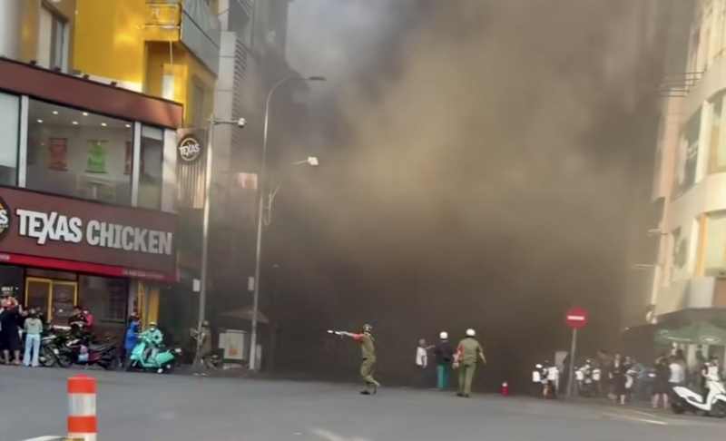 20 người thoát khỏi đám cháy ở thẩm mỹ viện cao 6 tầng