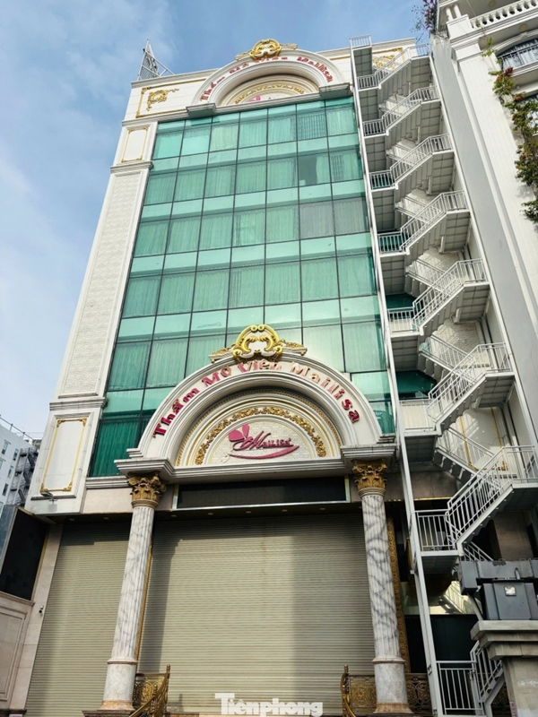 Cận cảnh thẩm mỹ viện Mailisa cửa đóng then cài tại TPHCM