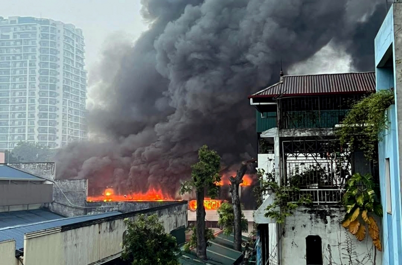 Nhà máy bia Hà Nội cháy lớn sáng đầu tuần