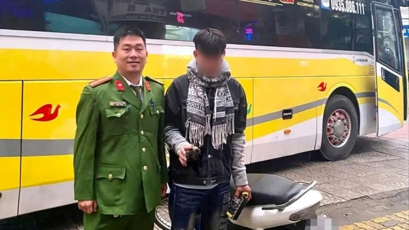 Nhịn đói 2 ngày chạy xe máy vào Nam gặp bạn gái online