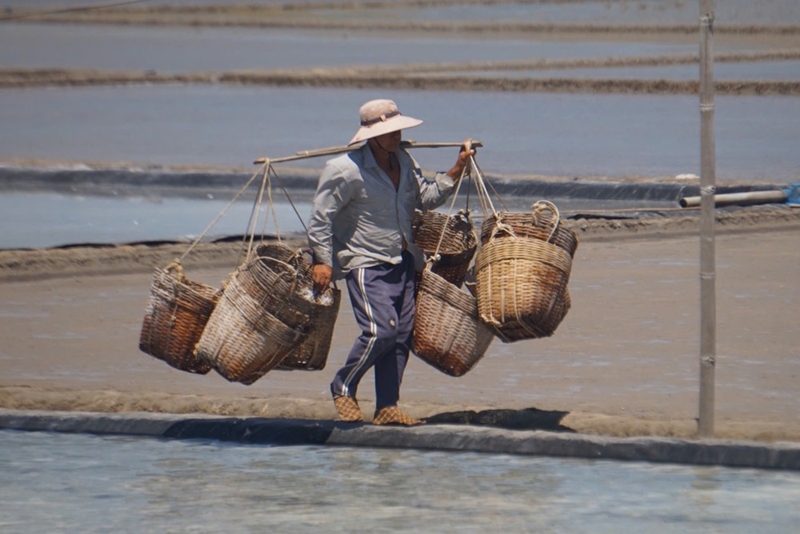 Người dân Thiềng Liềng làm du lịch và hành trình tìm vị ngọt trên ruộng muối