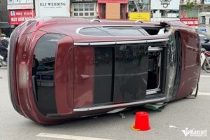 Vụ ô tô con lật nghiêng ở Ngã Tư Sở Tài xế xe Santa Fe dương tính với ma túy