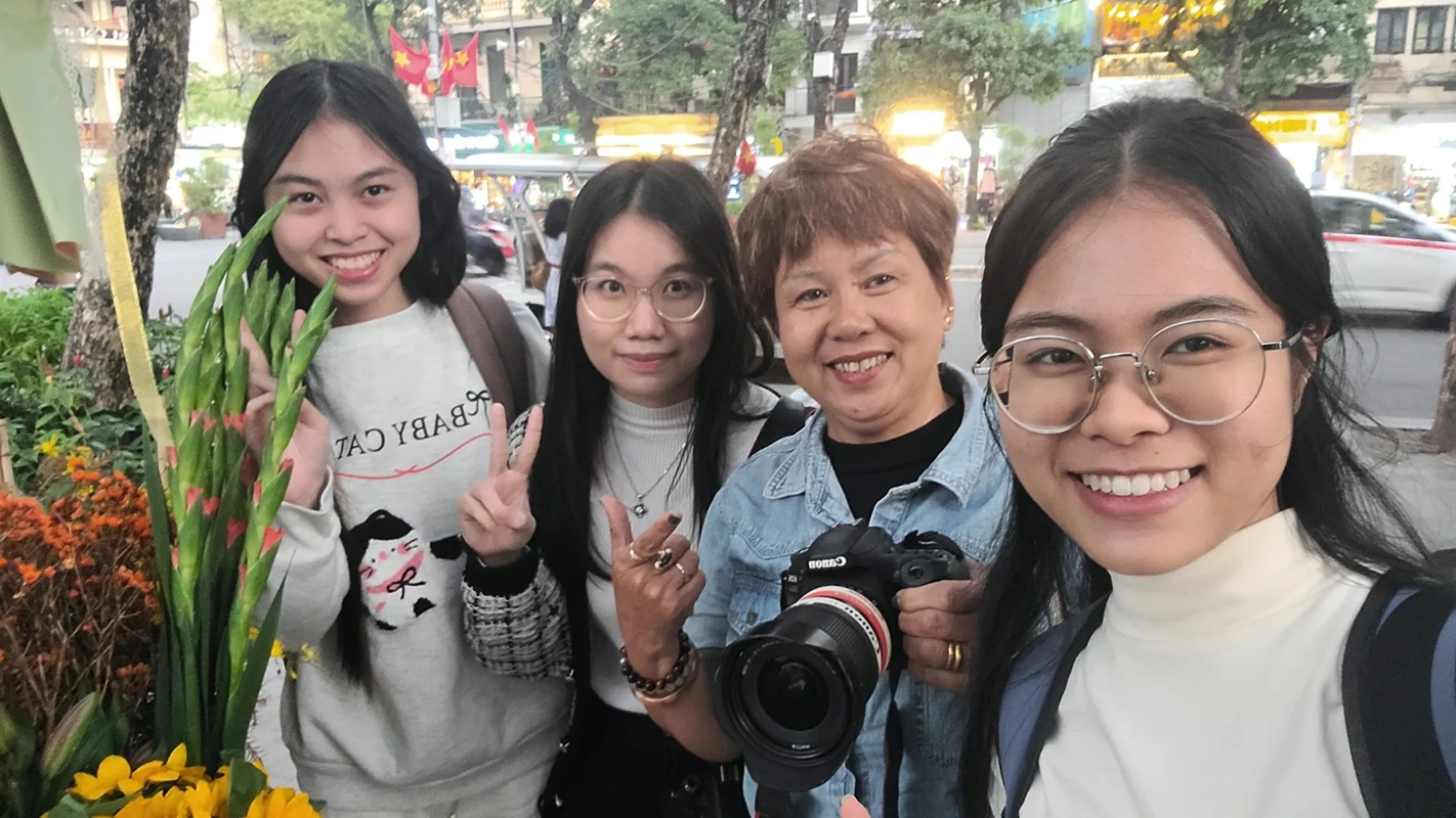 Giữ hồn ký ức bên Hồ Gươm – nghề chụp ảnh dạo trong thời đại công nghệ số