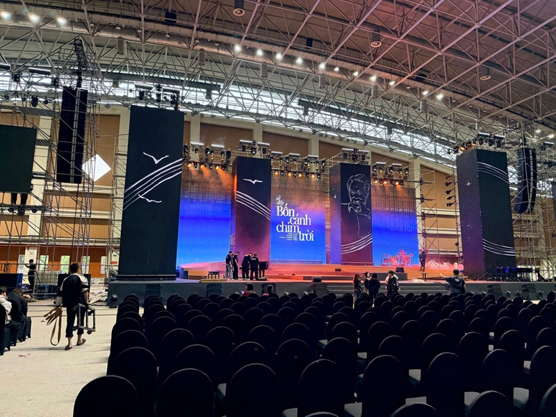 Đêm nhạc ở Hà Nội bị huỷ trước giờ diễn, khán giả phẫn nộ  Như trò hề