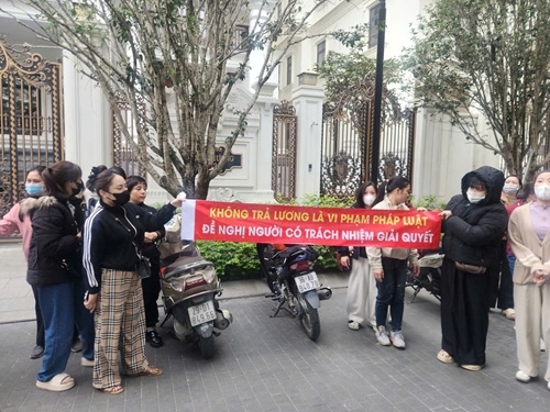 Người lao động tập trung trước biệt thự Hoàng Hường Làm gì để đòi lại lương