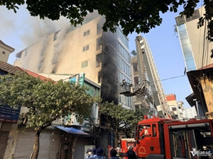 Cháy lớn tại Hà Nội, chủ nhà hoảng loạn nhảy từ tầng cao xuống