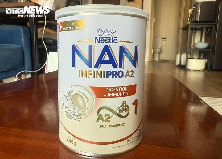 Mẹ run tay khi phát hiện con đã uống hết hộp sữa trong danh sách thu hồi