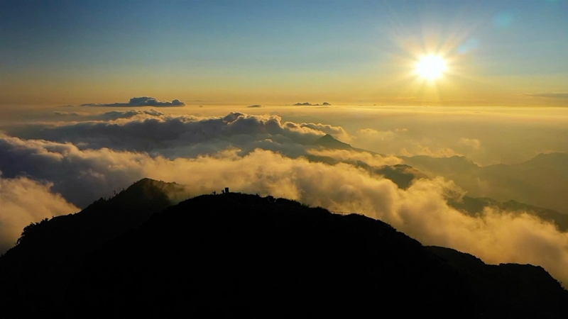Chiêm ngưỡng biển mây ở chín tầng thang