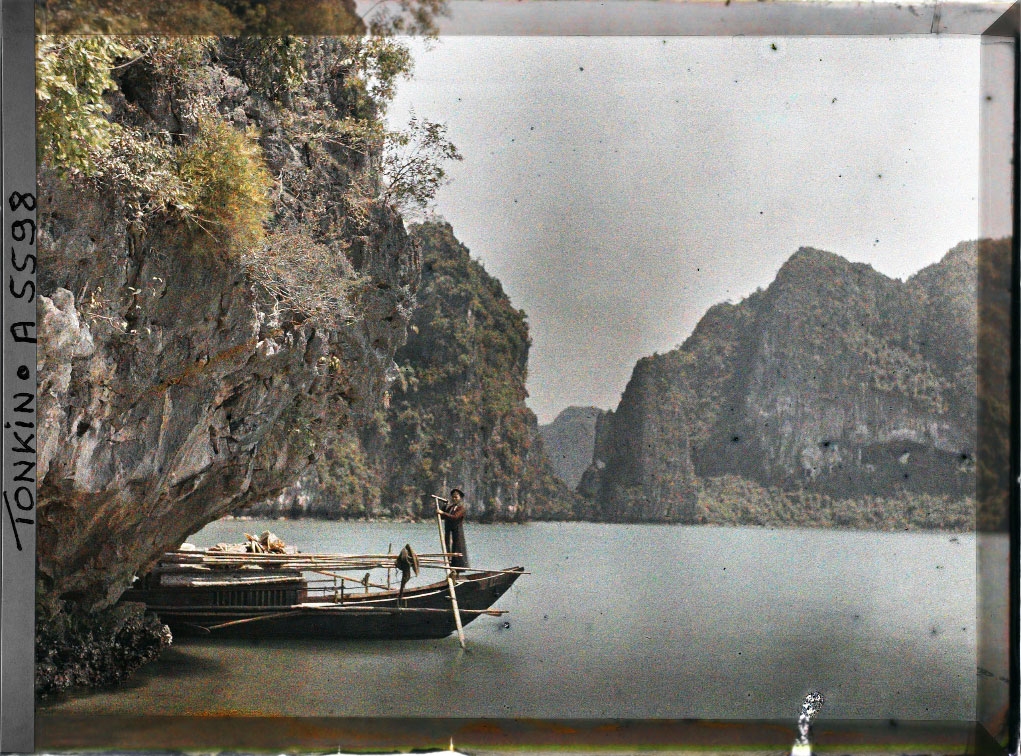Vịnh Hạ Long kỳ vĩ trong loạt ảnh tuyệt đẹp hơn 70 năm trước