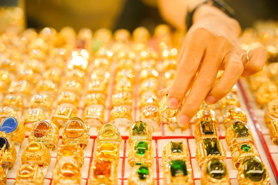 Giá vàng trong nước vượt 181 triệu đồng lượng