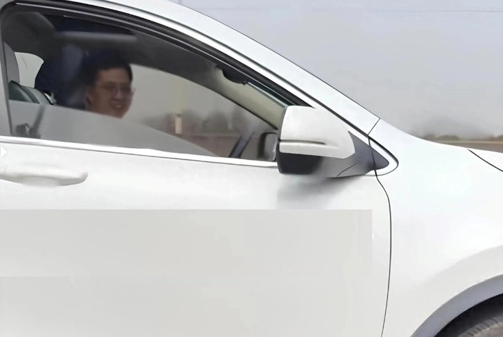 Gặp lại tình đầu khi bị kẹt xe trên cao tốc