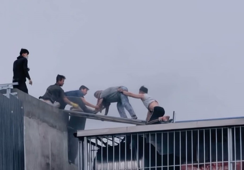 Chia sẻ của chàng rể phá mái tôn cứu người thân trong vụ cháy nhà ở Lĩnh Nam