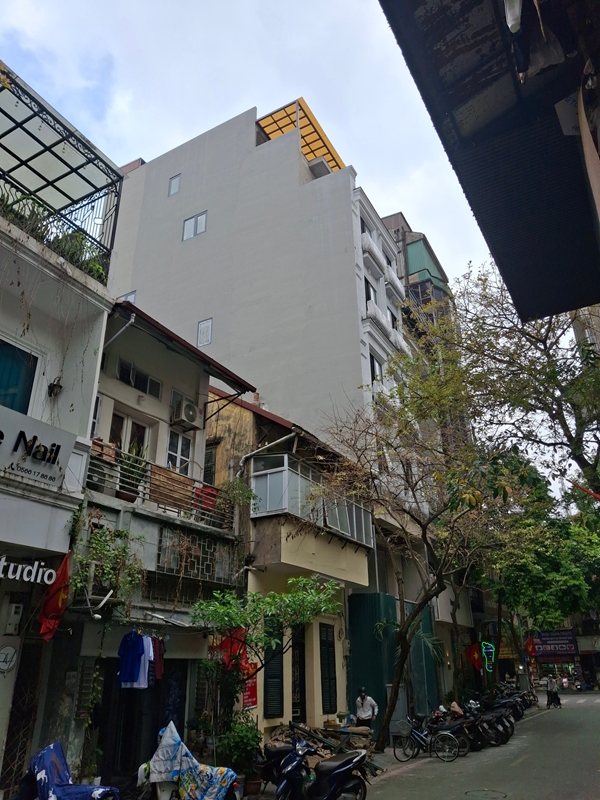 Phường Hai Bà Trưng Nhiều tuyến phố lâu năm xuất hiện công trình có dấu hiệu “vượt tầng”, cần được kiểm tra đảm bảo công tác quản lý