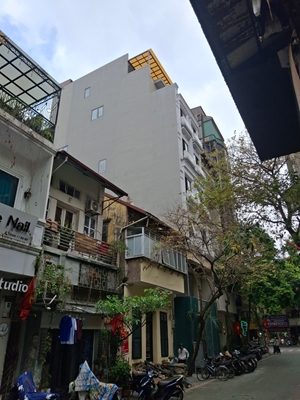 Phường Hai Bà Trưng Nhiều tuyến phố lâu năm xuất hiện công trình có dấu hiệu “vượt tầng”, cần được kiểm tra đảm bảo công tác quản lý