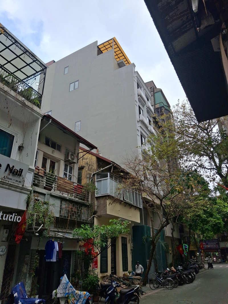 Phường Hai Bà Trưng Nhiều tuyến phố lâu năm xuất hiện công trình có dấu hiệu “vượt tầng”, cần được kiểm tra đảm bảo công tác quản lý