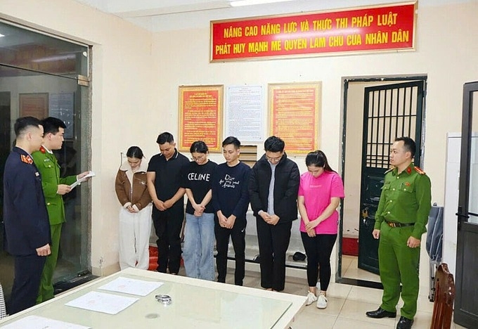 Thẩm mỹ viện tiêm nước muối để tăng kích thước cậu nhỏ cho khách