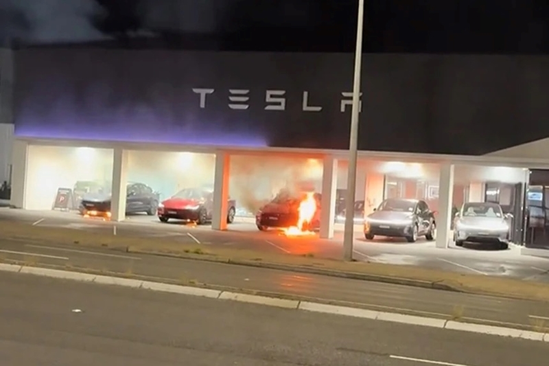 Showroom Tesla tại Sydney bị phóng hỏa giữa đêm