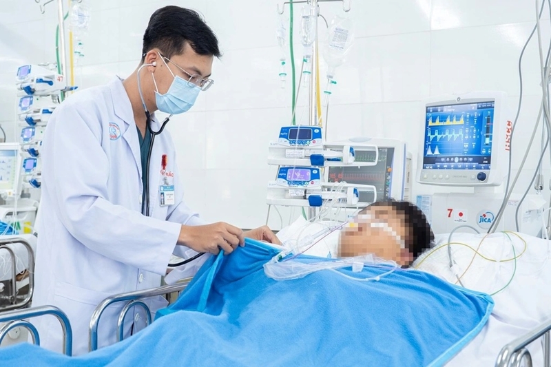 Vụ xe khách lao xuống vực, 15 người thương vong Xuyên đêm cấp cứu nạn nhân