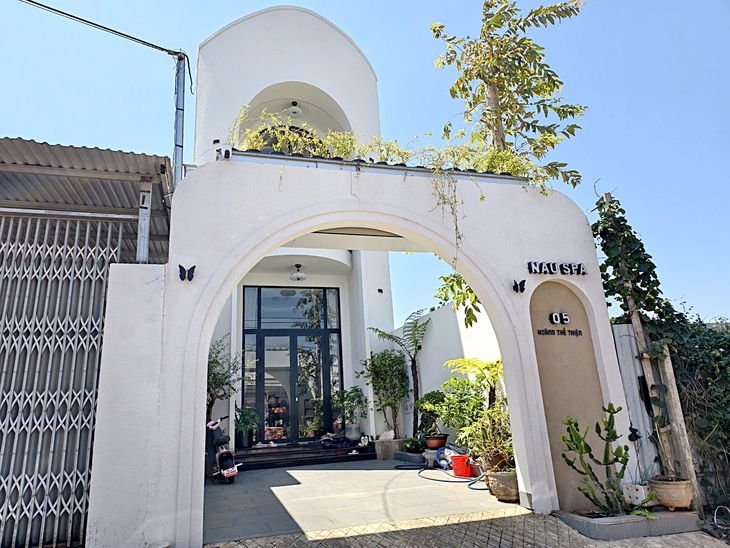 Cơ sở Nâu Spa Eva bị đình chỉ, vẫn ngang nhiên làm thẩm mỹ xâm lấn