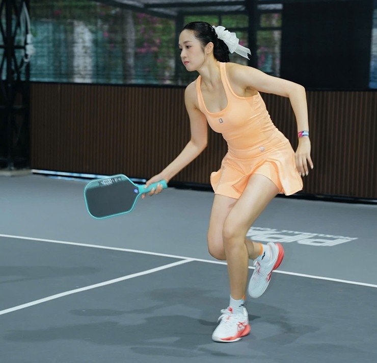 Siêu mẫu Thu An vô địch pickleball, hot girl Uyên Namy khoe dáng nỏng bỏng khi chạy 21km
