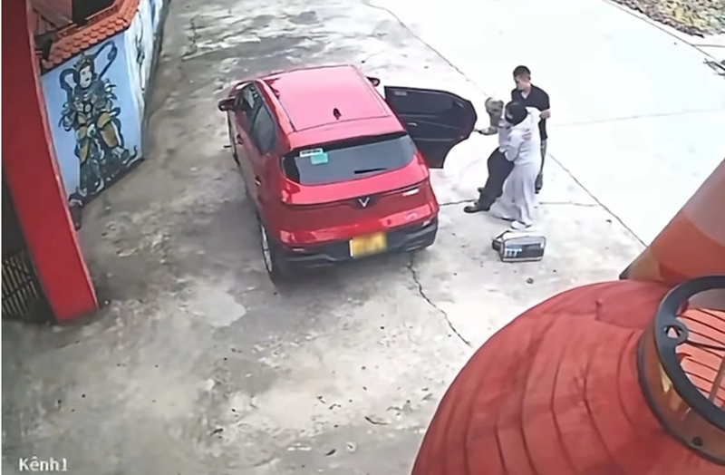 Vụ con gái đưa bố vào chùa rồi bỏ đi gây xôn xao Chính quyền lên tiếng về hoàn cảnh phía sau
