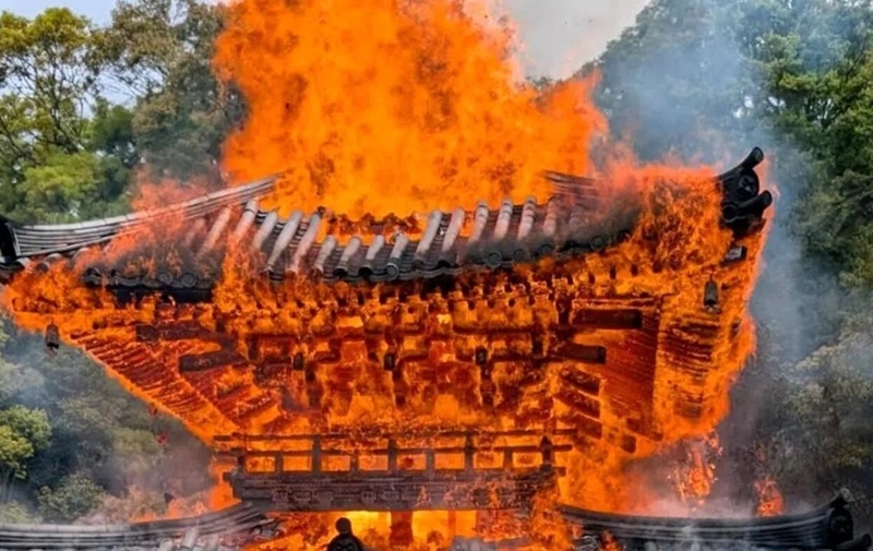 “Ngọn lửa vĩnh cửu” thiêu rụi Phật đường hơn 1 200 năm tuổi tại Nhật Bản