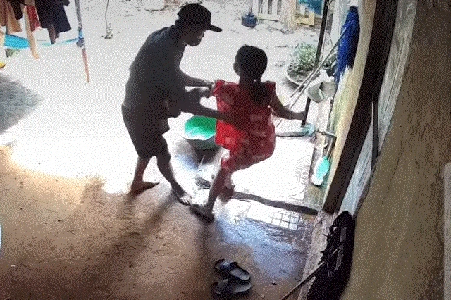Vụ bé gái bị người lạ vào nhà bế đi Gia đình kể việc bất thường