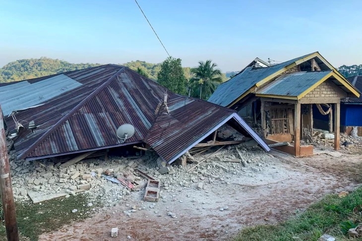 Động đất 7,7 độ rung chuyển Indonesia, ít nhất 20 người chết, nhiều công trình đổ sập