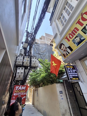 Ngọc Hà Hà Nội  Nhiều công trình quy mô lớn trong ngõ nhỏ, trách nhiệm quản lý trật tự xây dựng thuộc về ai