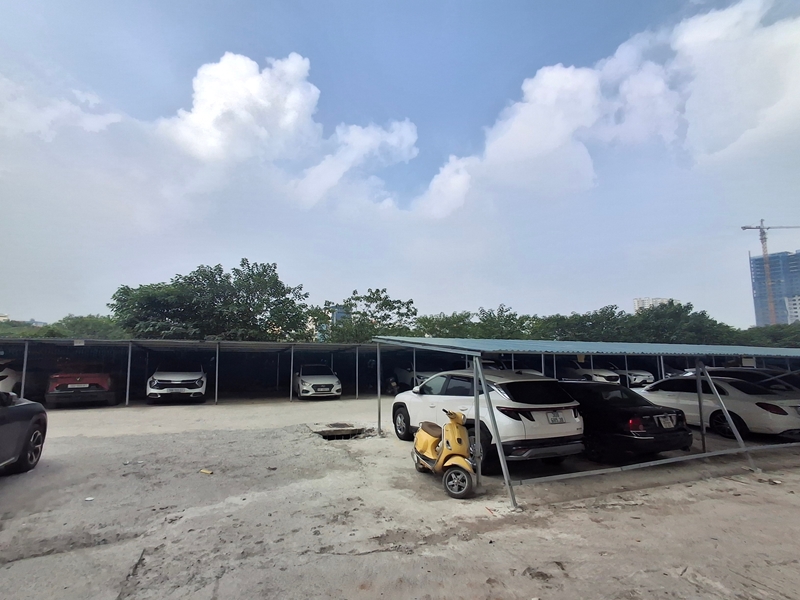 Thanh Liệt Xuất hiện bãi xe ô tô rộng hàng nghìn mét vuông, không đảm bảo PCCC