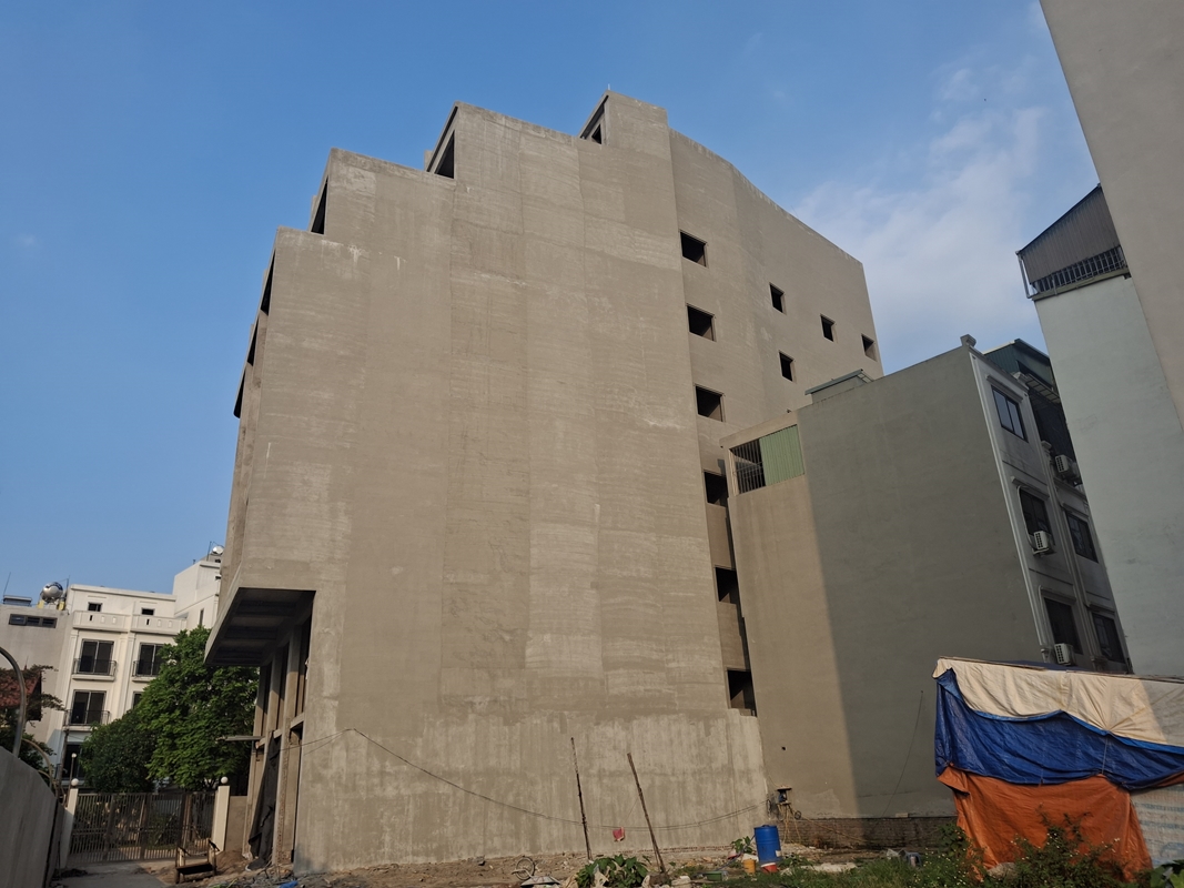 Phường Long Biên Ngôi nhà đang thi công đồ sộ, quy mô lớn cần được kiểm tra, đảm bảo quy hoạch