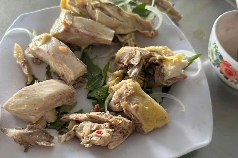 Công an kiểm tra quán ăn bán bữa cơm bình dân giá 640 000 đồng